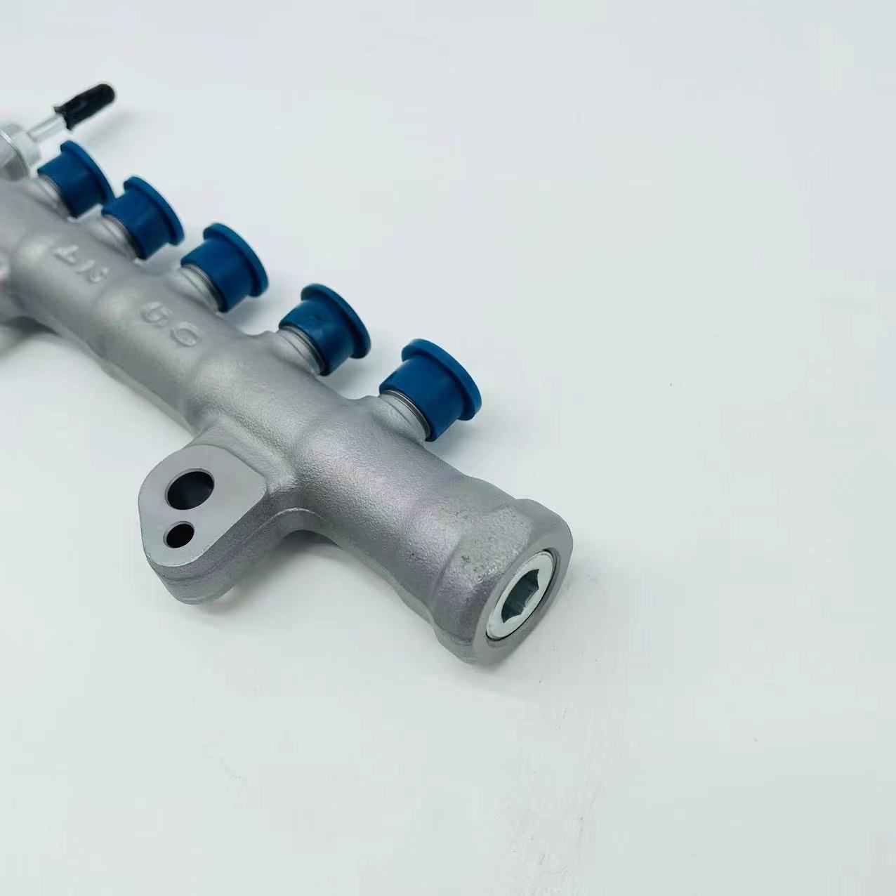 Труба Common Rail 095600-6860 23810-0E020 23810-11040